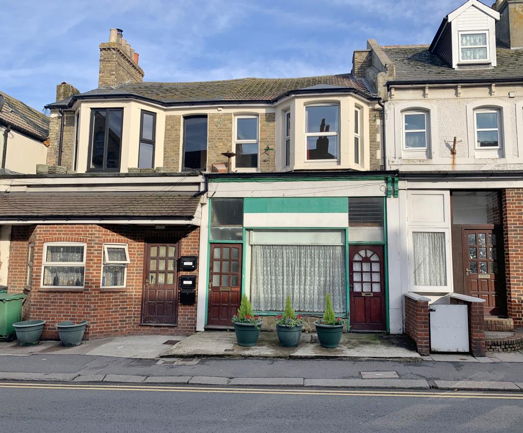 Lot: 106 - FREEHOLD BLOCK OF FOUR RESIDENTIAL FLATS - 19 Risborough Lane - Front Elevation